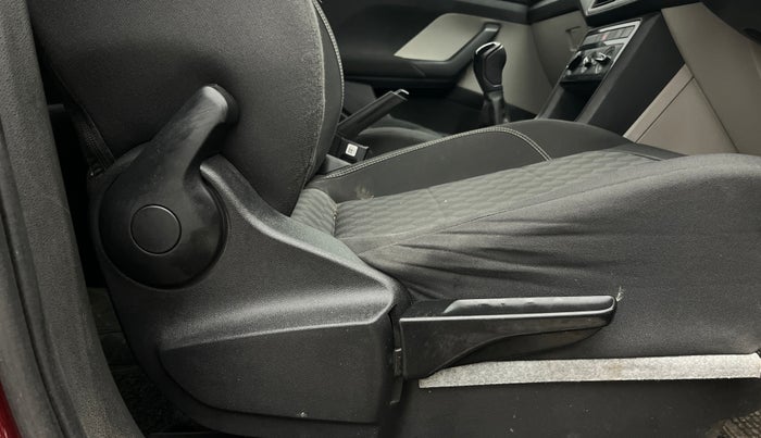 2024 Volkswagen TAIGUN COMFORTLINE 1.0 TSI MT, Petrol, Manual, 15,899 km, Driver Side Adjustment Panel