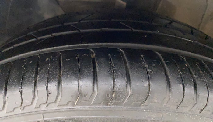 2021 Hyundai NEW I20 ASTA (O) 1.5 CRDI MT, Diesel, Manual, 21,418 km, Left Front Tyre Tread