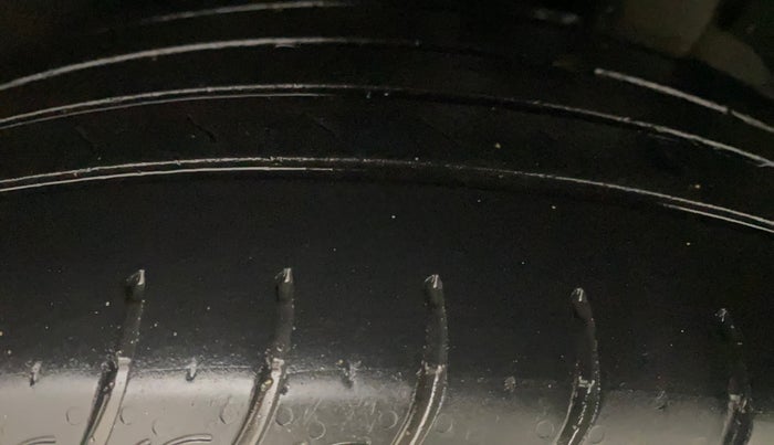 2022 KIA CARENS PRESTIGE PLUS 1.5 DIESEL 7 STR, Diesel, Manual, 35,085 km, Left Rear Tyre Tread