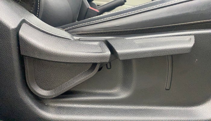 2022 KIA CARENS PRESTIGE PLUS 1.5 DIESEL 7 STR, Diesel, Manual, 35,085 km, Driver Side Adjustment Panel