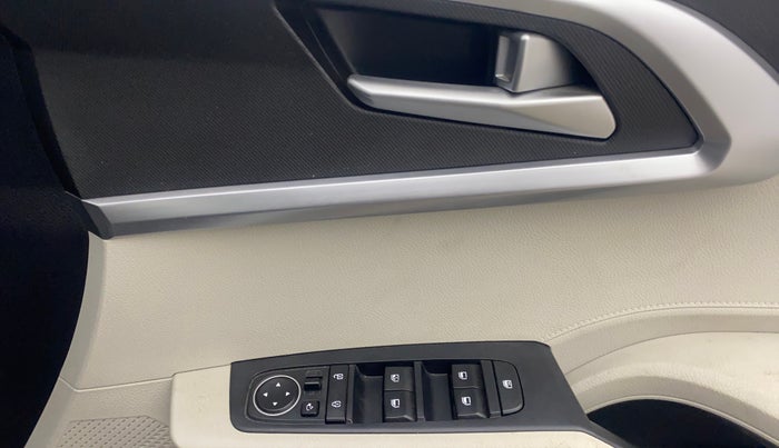 2022 KIA CARENS PRESTIGE PLUS 1.5 DIESEL 7 STR, Diesel, Manual, 35,085 km, Driver Side Door Panels Control