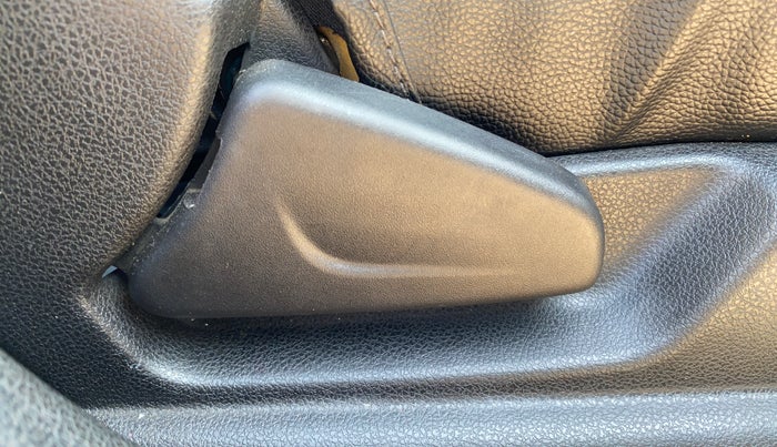 2019 Renault Kwid RXT 1.0 AMT (O), Petrol, Automatic, 21,427 km, Driver Side Adjustment Panel