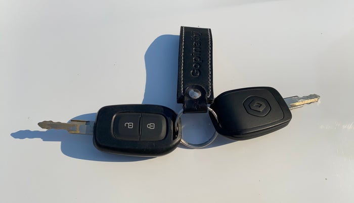 2019 Renault Kwid RXT 1.0 AMT (O), Petrol, Automatic, 21,427 km, Key Close Up