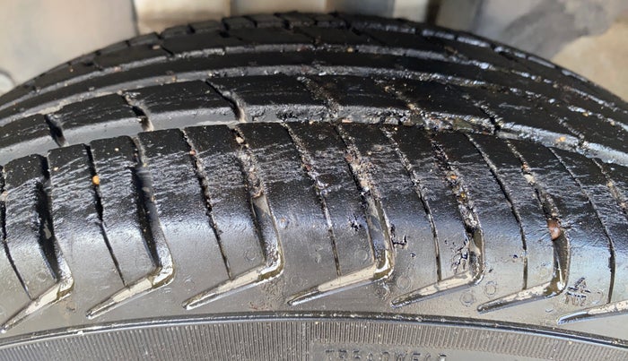 2019 Renault Kwid RXT 1.0 AMT (O), Petrol, Automatic, 21,427 km, Left Front Tyre Tread