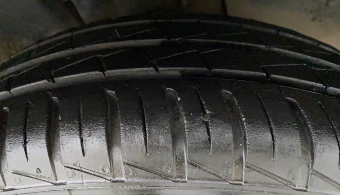 2021 Renault Kwid 1.0 RXL, Petrol, Manual, 8,657 km, Left Front Tyre Tread