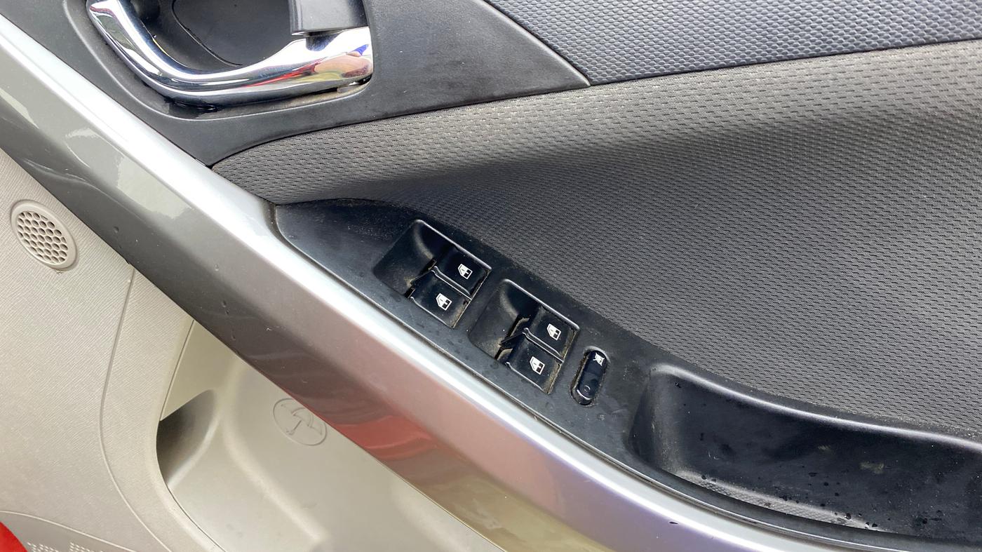 2018 Tata NEXON XZ PLUS PETROL, Petrol, Manual, 47,216 km, Driver Side Door Panels Control