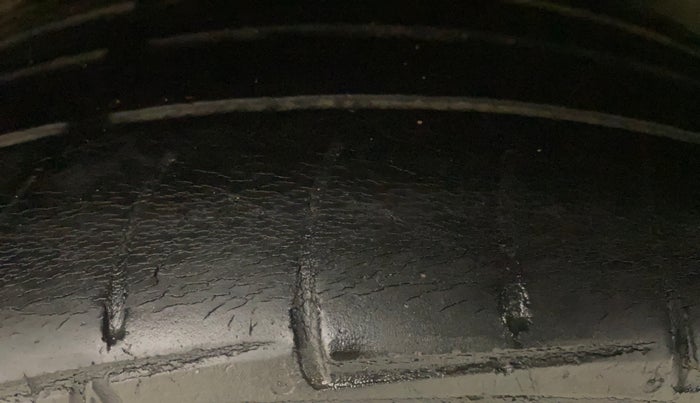 2016 Hyundai Verna 1.6 CRDI SX (O), Diesel, Manual, 90,522 km, Right Rear Tyre Tread