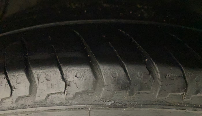 2016 Hyundai Verna 1.6 CRDI SX (O), Diesel, Manual, 90,522 km, Left Rear Tyre Tread