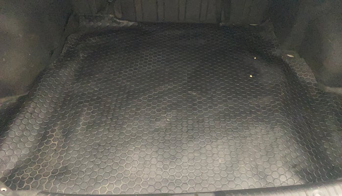 2016 Hyundai Verna 1.6 CRDI SX (O), Diesel, Manual, 90,522 km, Boot Inside