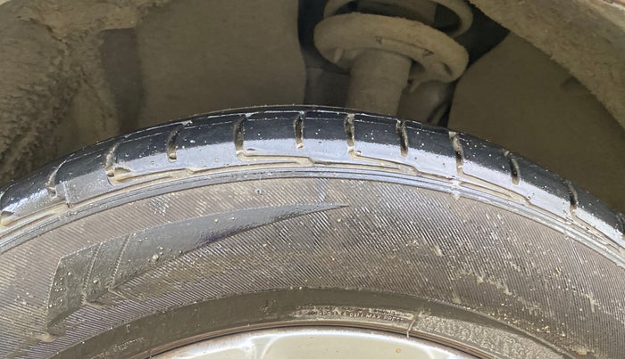 2016 Ford Ecosport TITANIUM 1.5L DIESEL, Diesel, Manual, 1,06,586 km, Left Front Tyre Tread