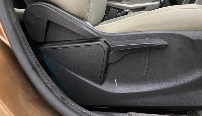 2016 Ford Ecosport TITANIUM 1.5L DIESEL, Diesel, Manual, 1,06,586 km, Driver Side Adjustment Panel