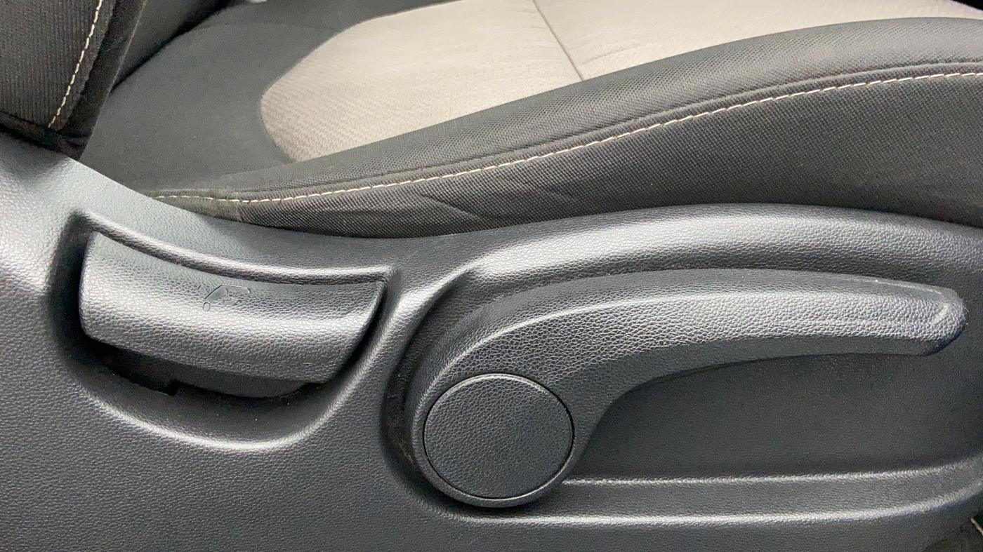 2019 Hyundai Creta 1.6 VTVT SX AUTO, Petrol, Automatic, 13,276 km, Driver Side Adjustment Panel