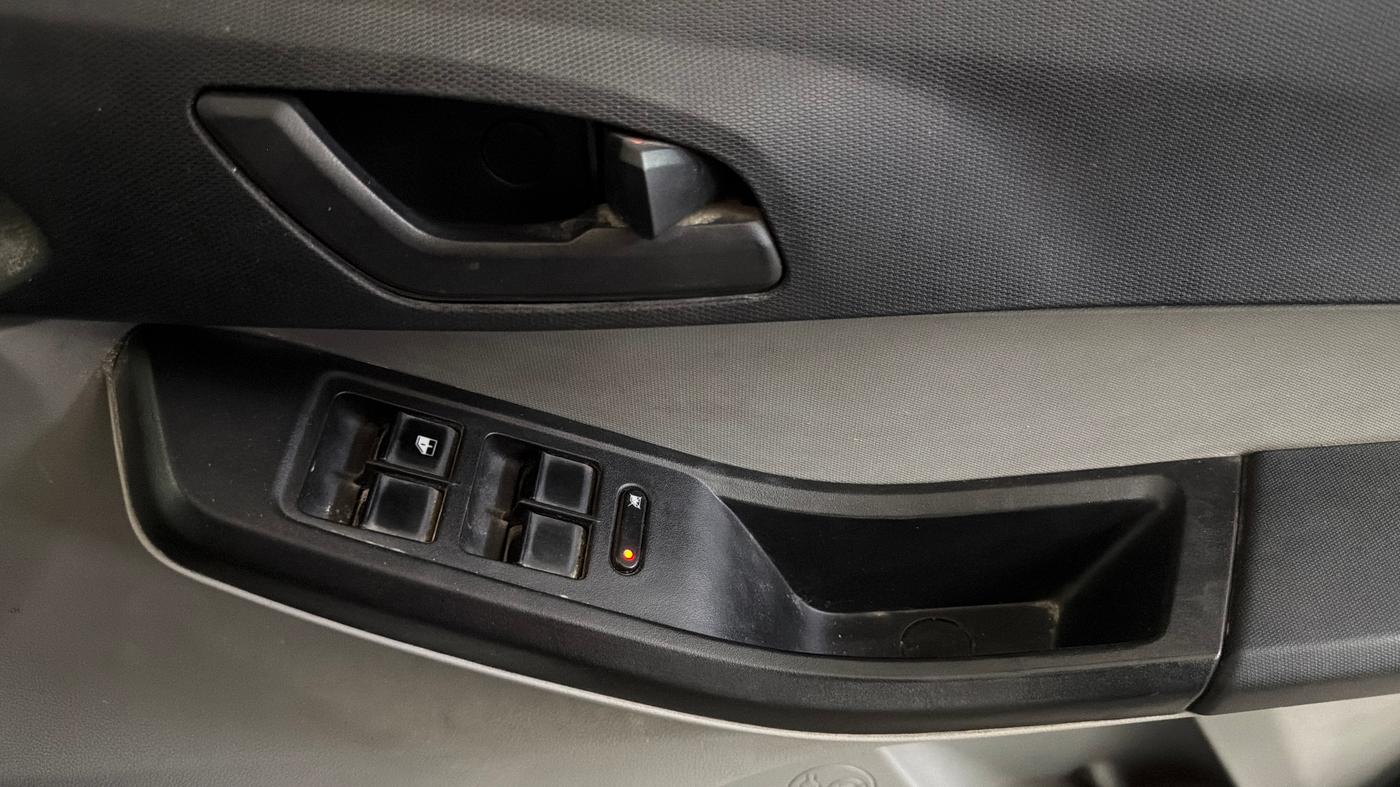 2021 Tata Tiago XT (O) PETROL, CNG, Manual, 70,448 km, Driver Side Door Panels Control