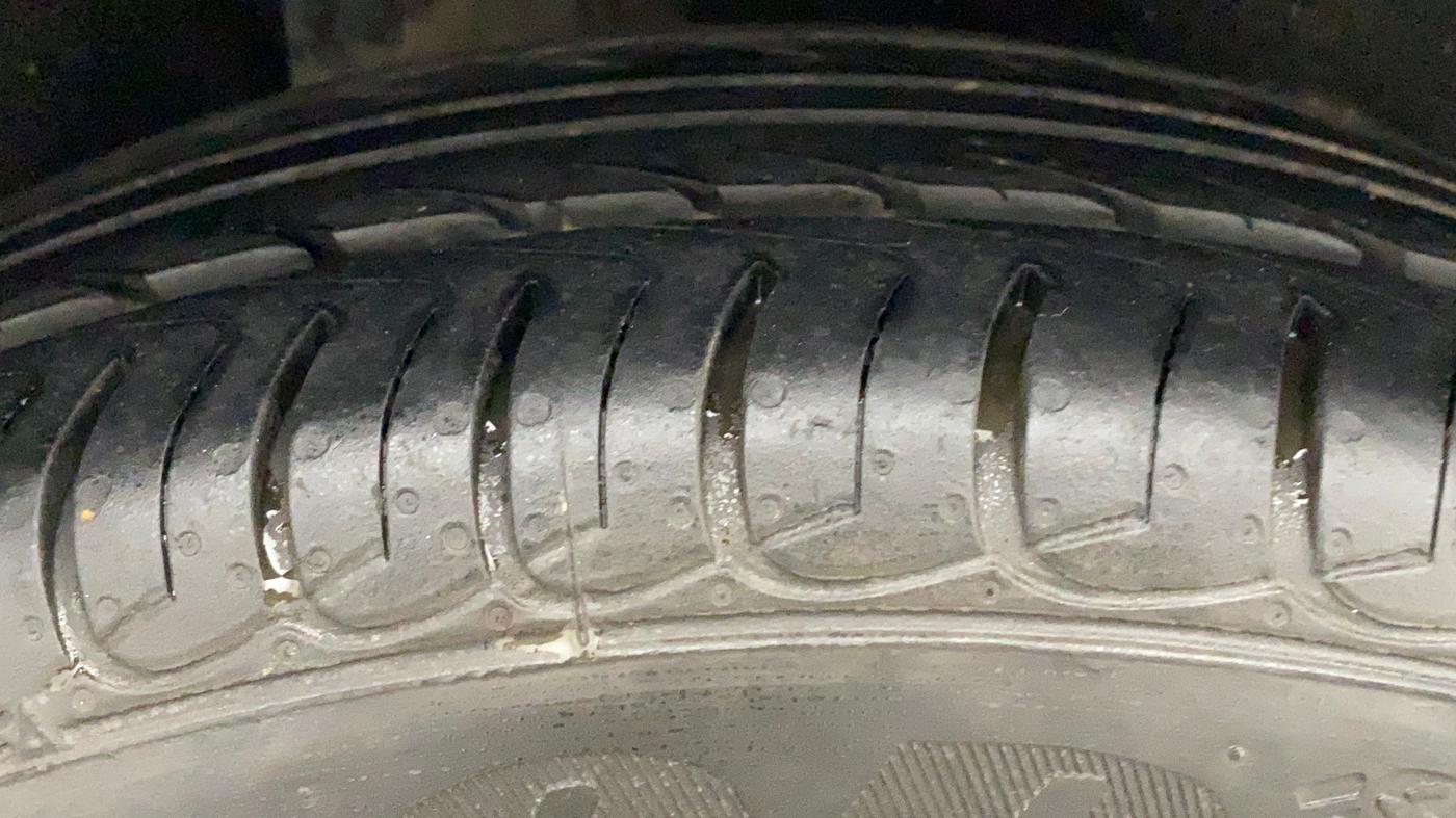 2017 Ford Ecosport TITANIUM 1.5L PETROL AT, Petrol, Automatic, 1,21,538 km, Right Rear Tyre Tread