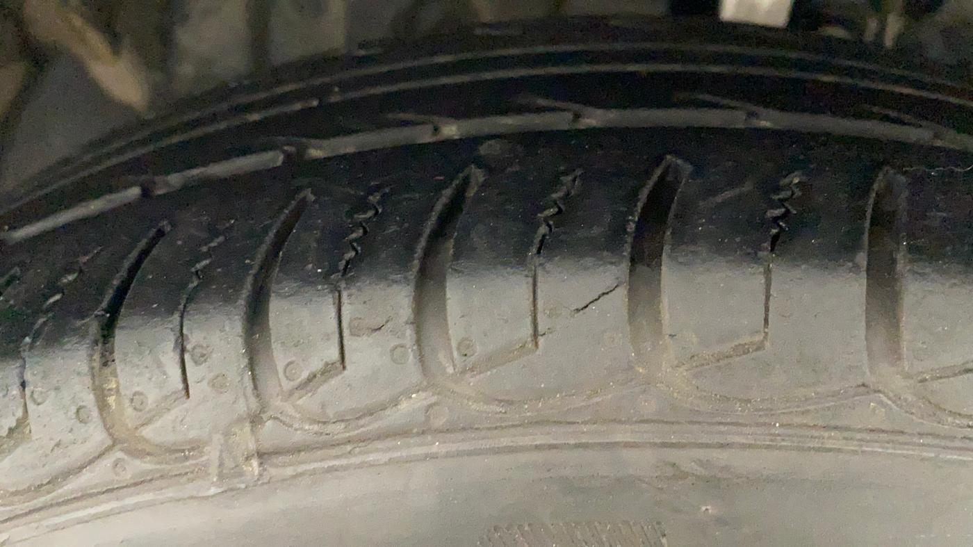 2017 Ford Ecosport TITANIUM 1.5L PETROL AT, Petrol, Automatic, 1,21,538 km, Left Front Tyre Tread