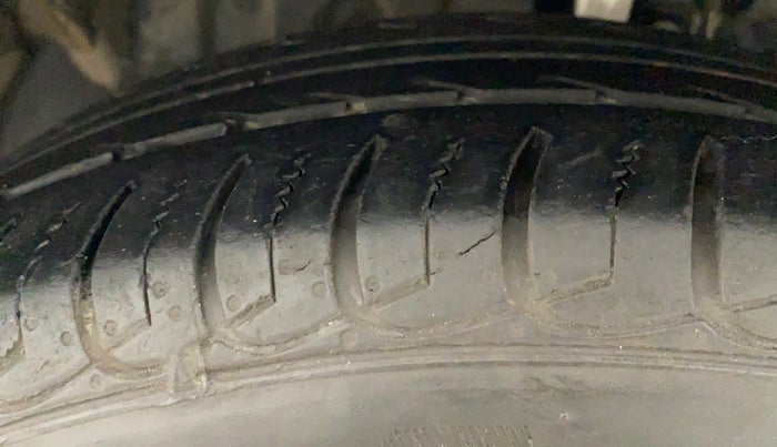2017 Ford Ecosport TITANIUM 1.5L PETROL AT, Petrol, Automatic, 1,21,538 km, Left Front Tyre Tread
