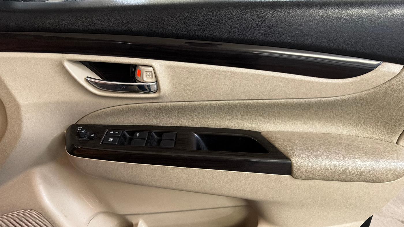 2017 Maruti Ciaz ALPHA 1.4 PETROL, Petrol, Manual, 46,349 km, Driver Side Door Panels Control