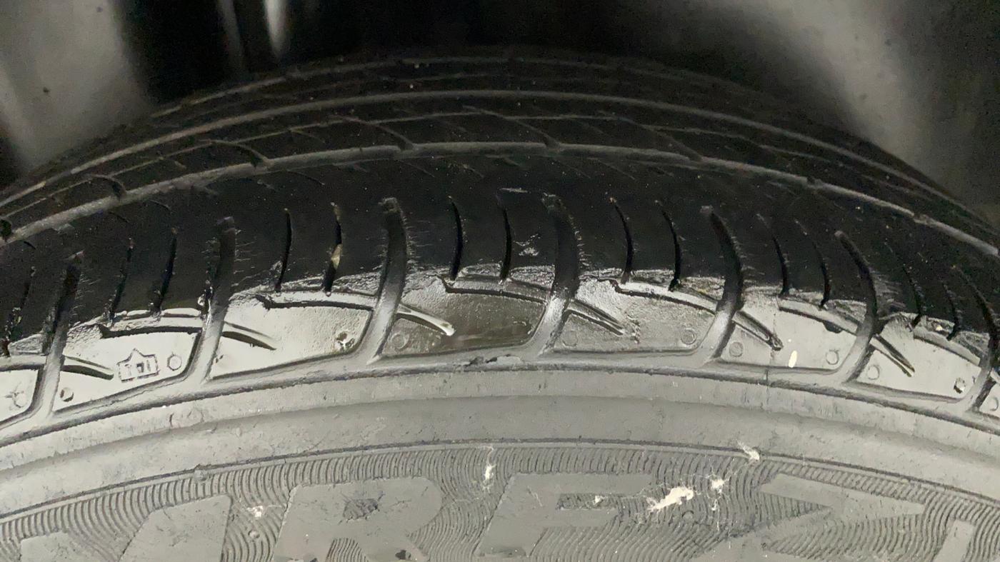 2012 Volkswagen Polo HIGHLINE1.2L, Petrol, Manual, 90,995 km, Right Rear Tyre Tread