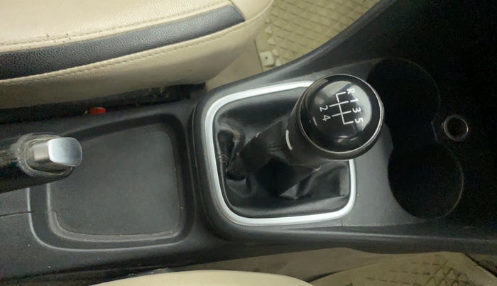 2012 Volkswagen Polo HIGHLINE1.2L, Petrol, Manual, 90,995 km, Gear lever - Boot cover slightly torn