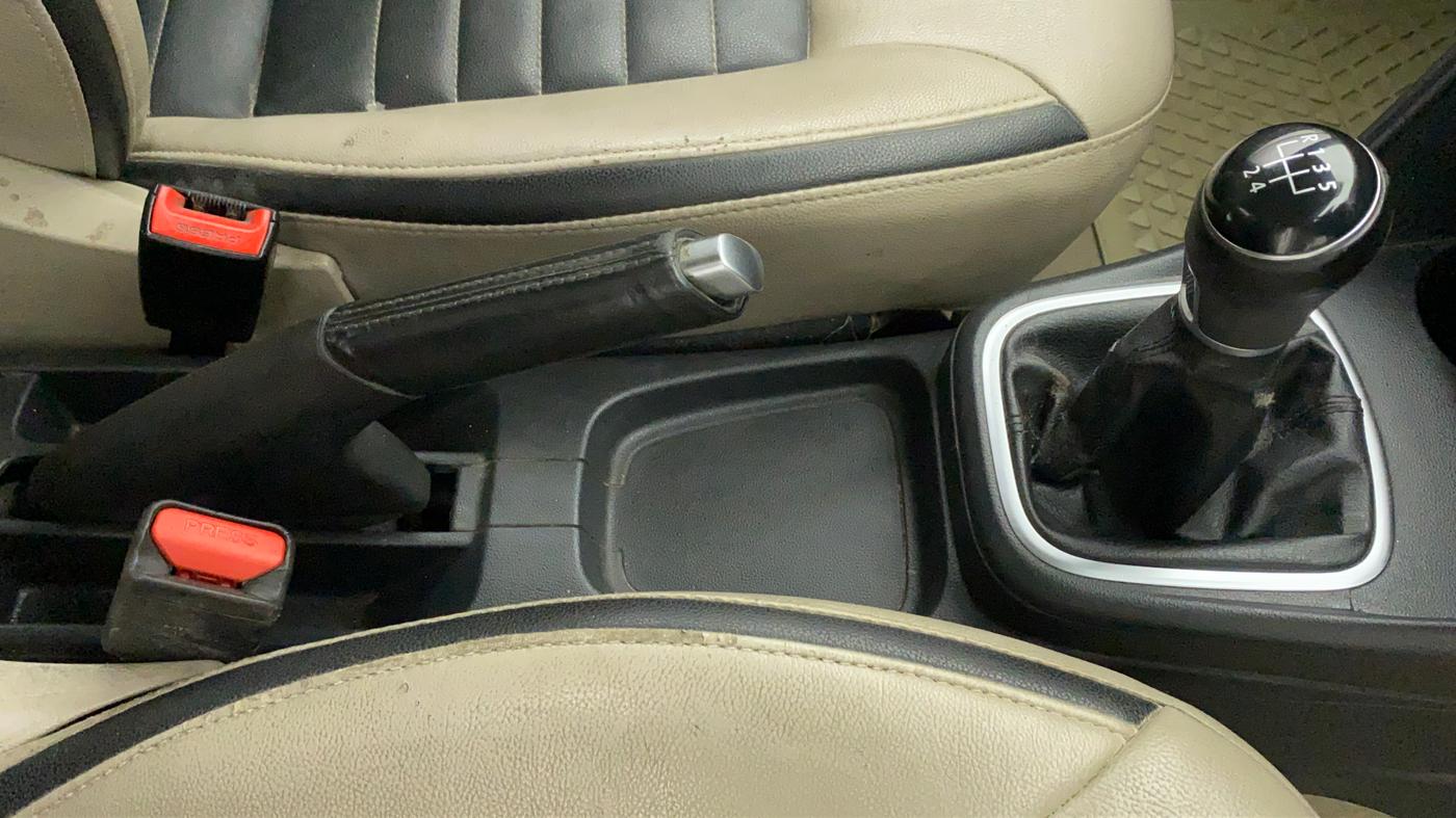 2012 Volkswagen Polo HIGHLINE1.2L, Petrol, Manual, 90,995 km, Gear Lever