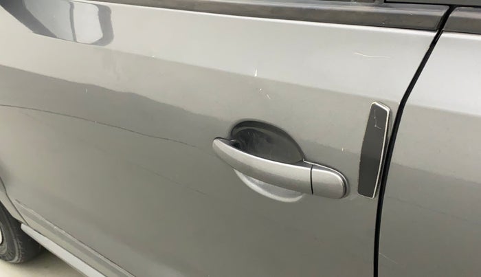 2012 Volkswagen Polo HIGHLINE1.2L, Petrol, Manual, 90,995 km, Front passenger door - Minor scratches