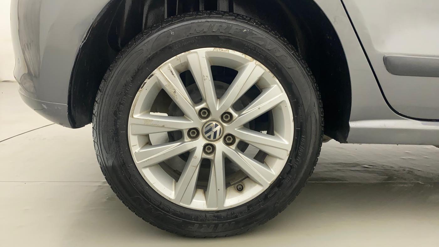 2012 Volkswagen Polo HIGHLINE1.2L, Petrol, Manual, 90,995 km, Right Rear Wheel