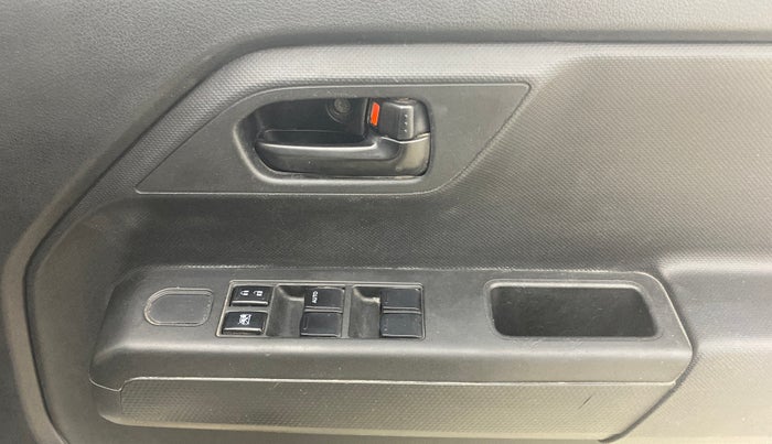 2021 Maruti New Wagon-R LXI CNG 1.0, CNG, Manual, 1,09,318 km, Driver Side Door Panels Control
