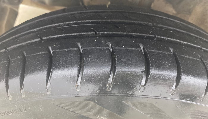 2021 Maruti New Wagon-R LXI CNG 1.0, CNG, Manual, 1,09,318 km, Left Front Tyre Tread