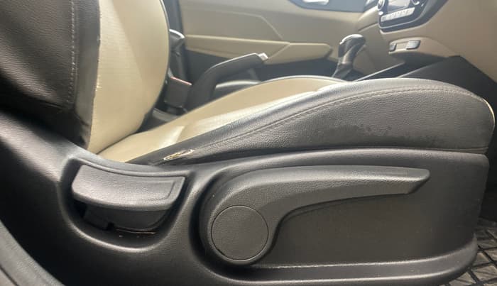 2019 Hyundai Verna 1.6 VTVT SX (O) AT, Petrol, Automatic, 92,536 km, Driver Side Adjustment Panel