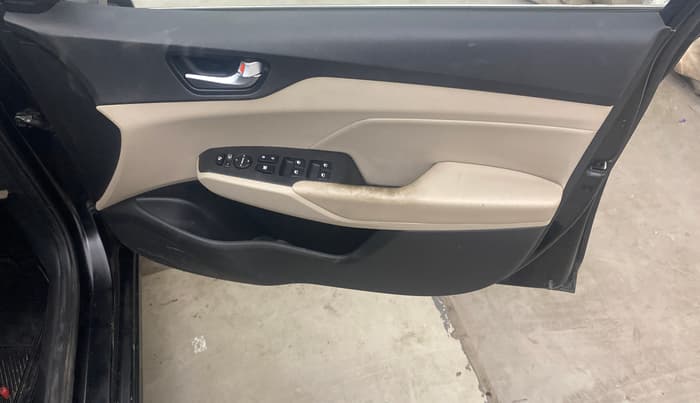 2019 Hyundai Verna 1.6 VTVT SX (O) AT, Petrol, Automatic, 92,536 km, Driver Side Door Panels Control