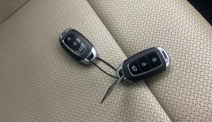 2019 Hyundai Verna 1.6 VTVT SX (O) AT, Petrol, Automatic, 92,536 km, Key Close Up