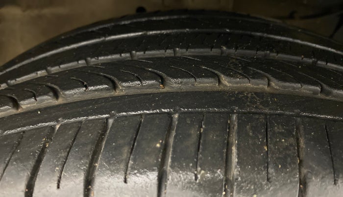 2018 Maruti Ciaz ALPHA 1.4 VVT AMT, Petrol, Automatic, 24,798 km, Right Front Tyre Tread