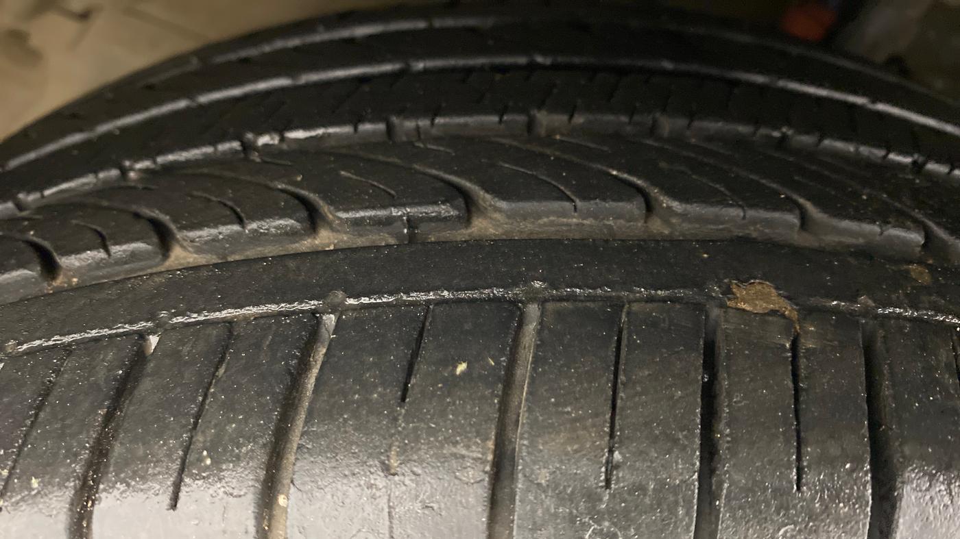 2018 Maruti Ciaz ALPHA 1.4 VVT AMT, Petrol, Automatic, 24,798 km, Left Front Tyre Tread
