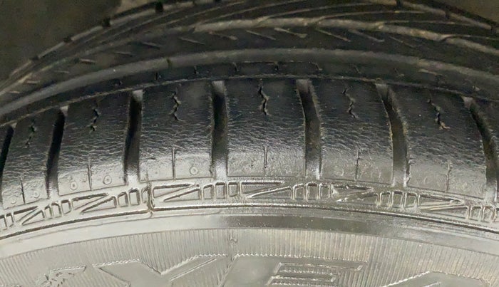 2011 Toyota Etios V, Petrol, Manual, 50,491 km, Right Front Tyre Tread