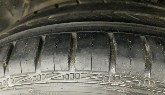 2011 Toyota Etios V, Petrol, Manual, 50,491 km, Left Rear Tyre Tread