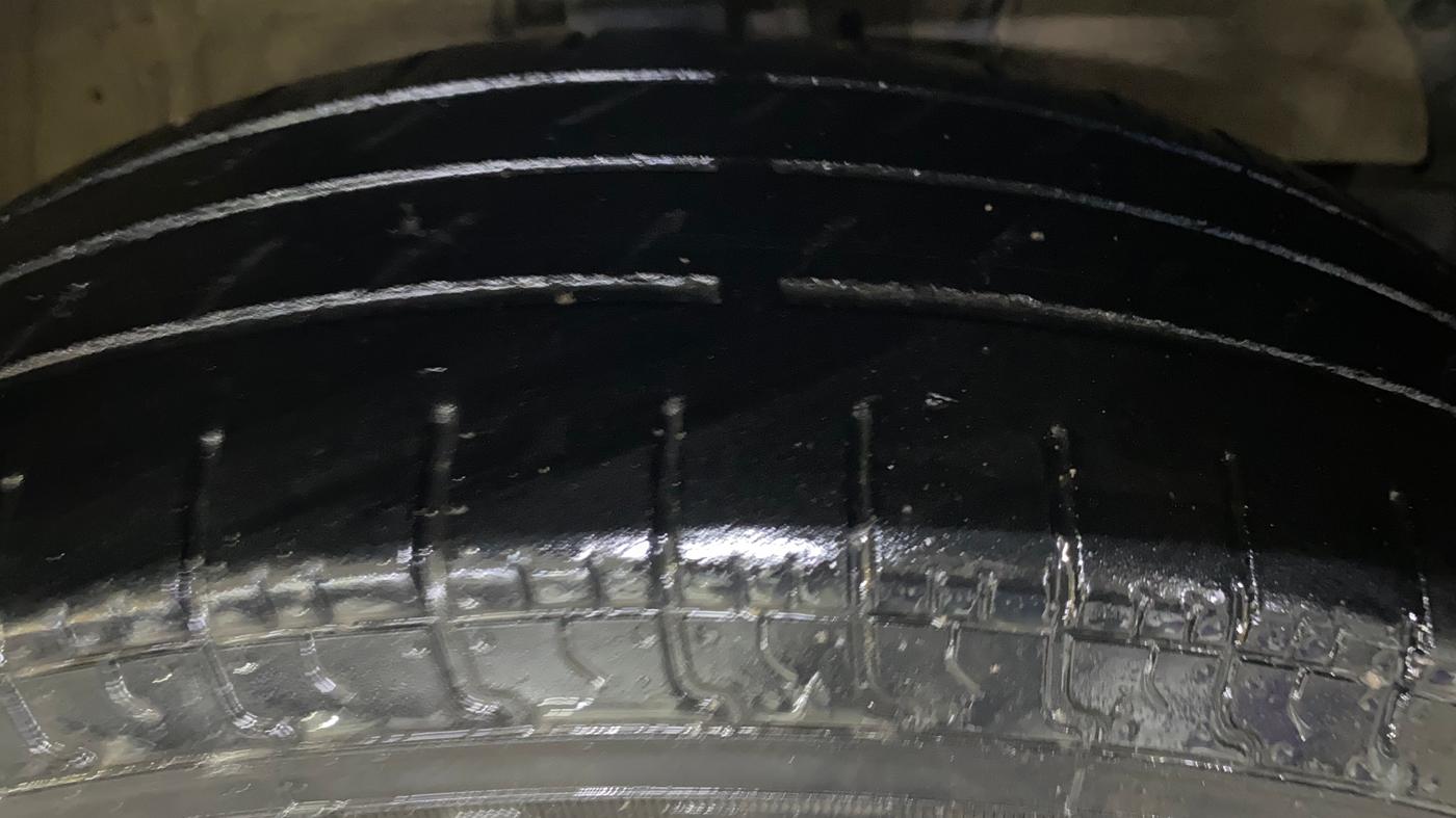 2022 Maruti Dzire LXI, CNG, Manual, 32,324 km, Right Front Tyre Tread