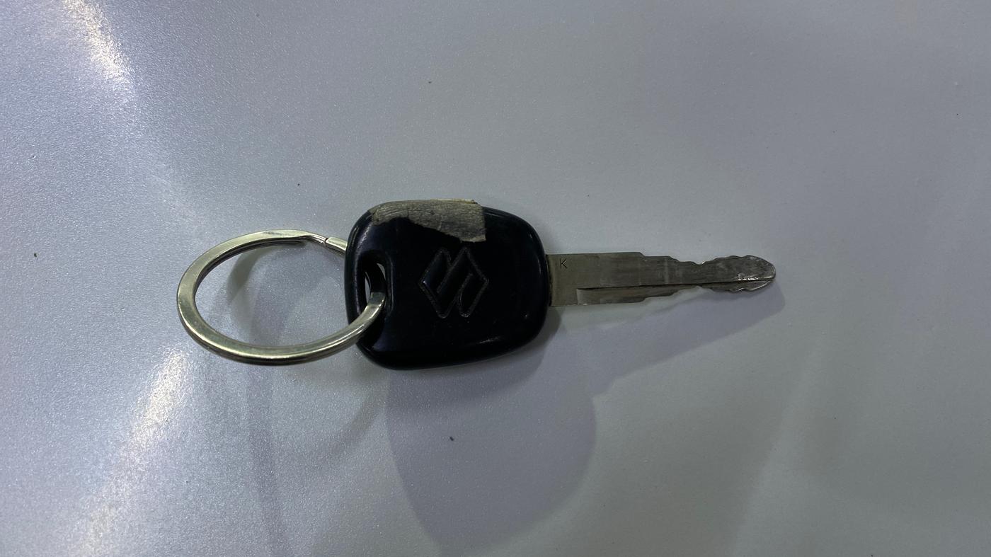 2022 Maruti Dzire LXI, CNG, Manual, 32,324 km, Key Close Up