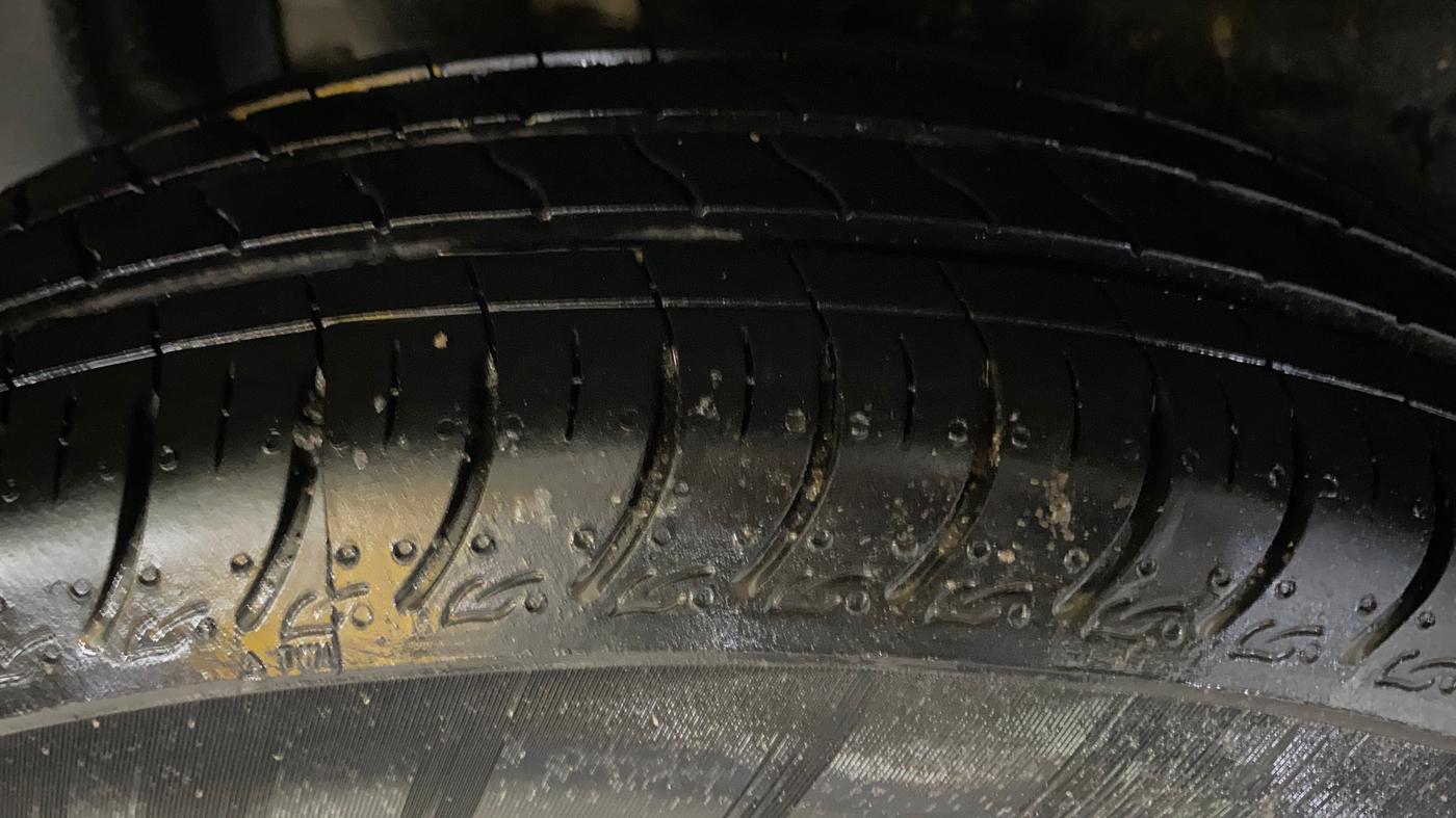2022 Maruti Dzire LXI, CNG, Manual, 32,324 km, Right Rear Tyre Tread