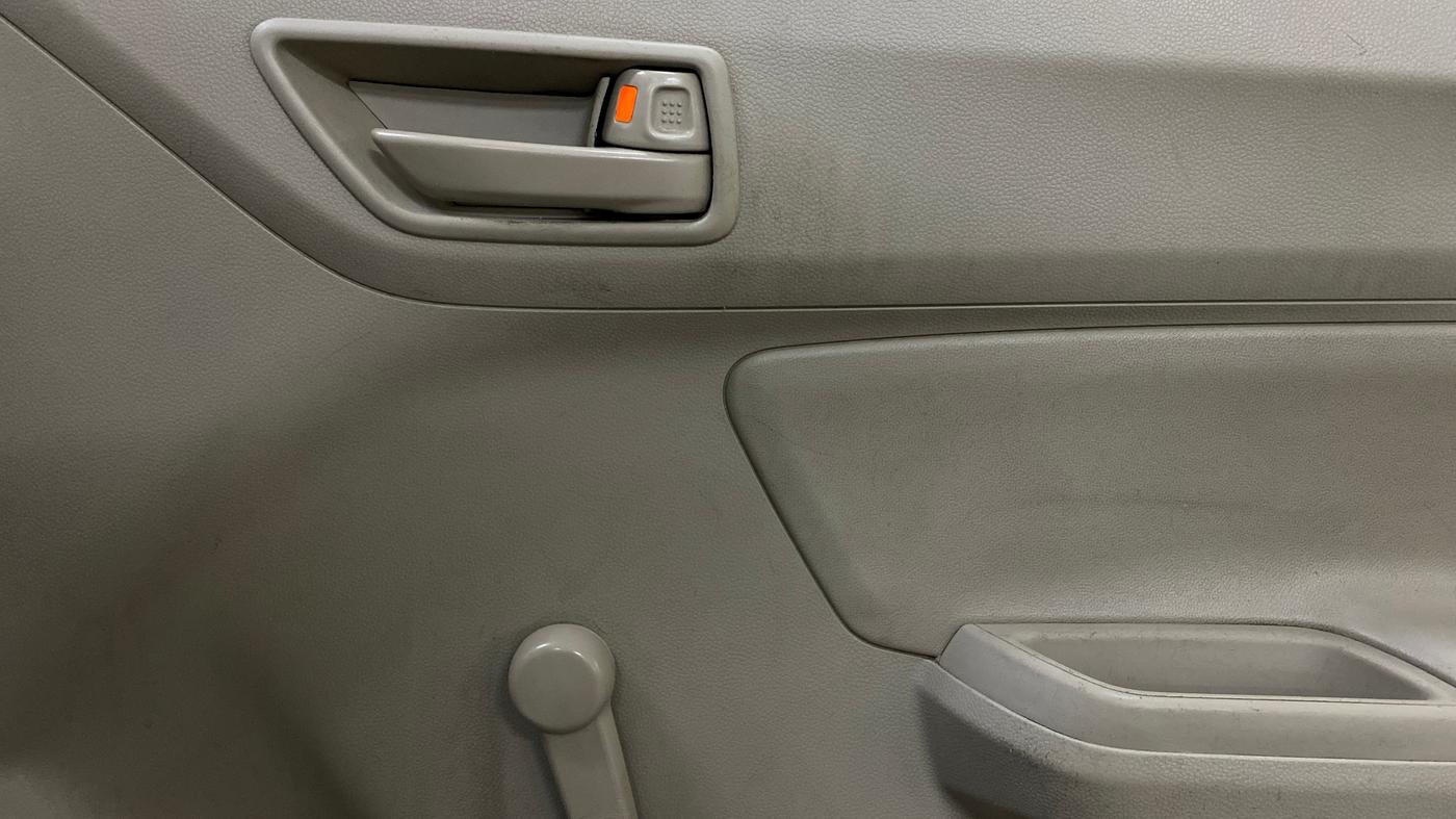 2022 Maruti Dzire LXI, CNG, Manual, 32,324 km, Driver Side Door Panels Control
