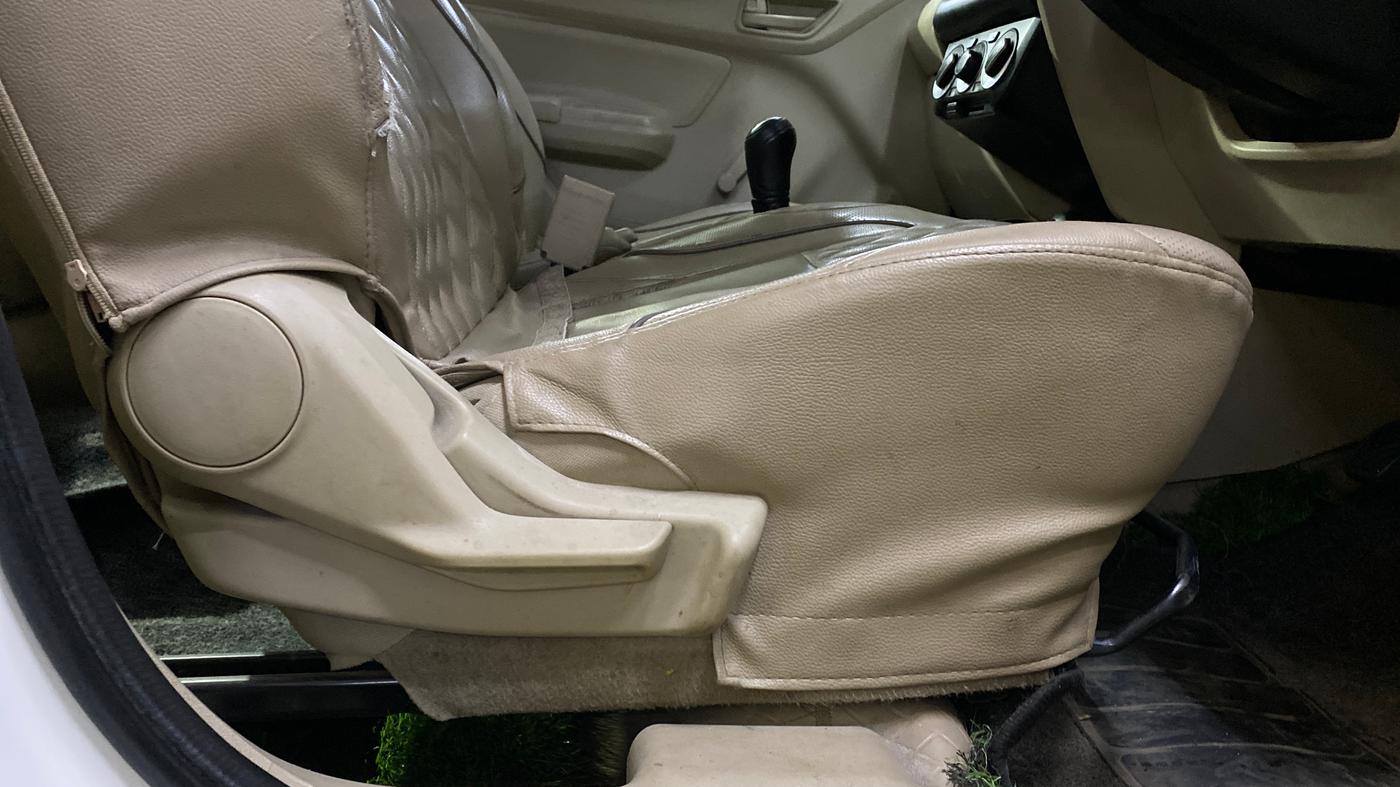 2022 Maruti Dzire LXI, CNG, Manual, 32,324 km, Driver Side Adjustment Panel