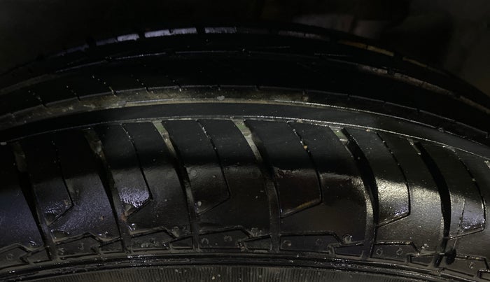 2022 Maruti Dzire LXI, CNG, Manual, 32,307 km, Left Rear Tyre Tread