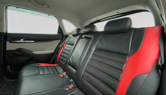 2019 KIA SELTOS HTX 1.5 PETROL MT, Petrol, Manual, 22,924 km, Right Side Rear Door Cabin
