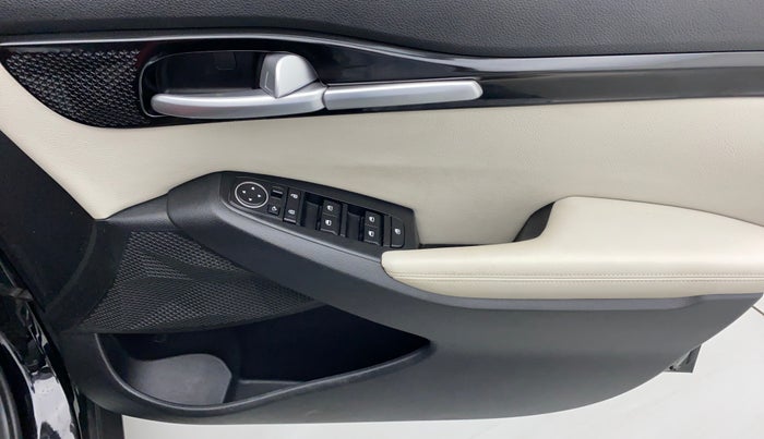 2019 KIA SELTOS HTX 1.5 PETROL MT, Petrol, Manual, 22,924 km, Driver Side Door Panels Control