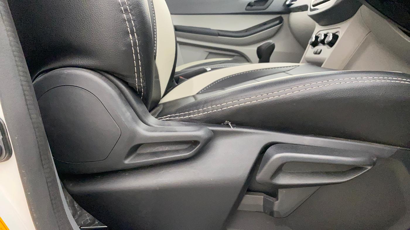 2025 Tata Tiago XM CNG, CNG, Manual, 18,190 km, Driver Side Adjustment Panel