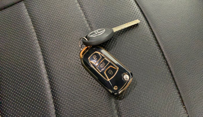 2025 Tata Tiago XM CNG, CNG, Manual, 18,190 km, Key Close Up