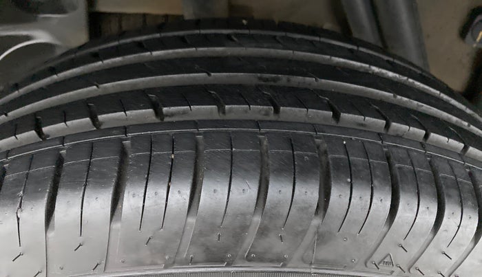 2020 Renault Duster RXZ, Petrol, Manual, 11,412 km, Right Rear Tyre Tread