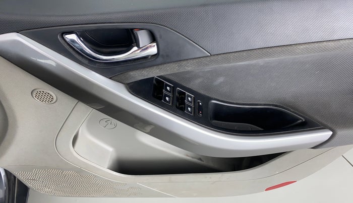 2018 Tata NEXON XZ+ 1.2, CNG, Manual, 60,163 km, Driver Side Door Panels Control