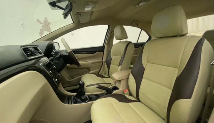 2016 Maruti Ciaz VXI+, Petrol, Manual, 33,926 km, Right Side Front Door Cabin