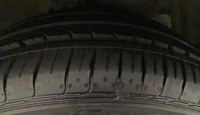 2016 Maruti Ciaz VXI+, Petrol, Manual, 33,926 km, Right Front Tyre Tread
