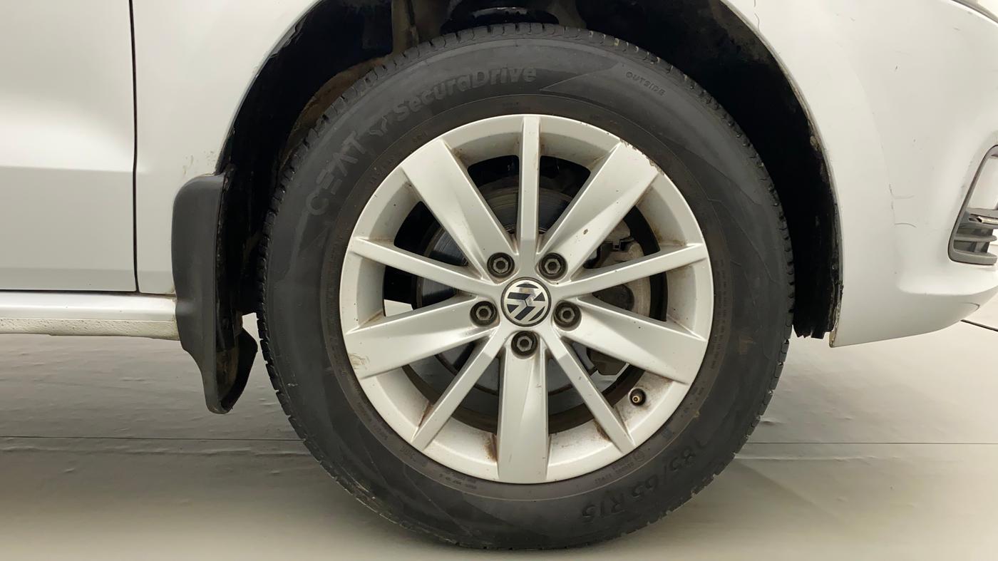 2014 Volkswagen Polo HIGHLINE1.2L, Petrol, Manual, 53,897 km, Right Front Wheel
